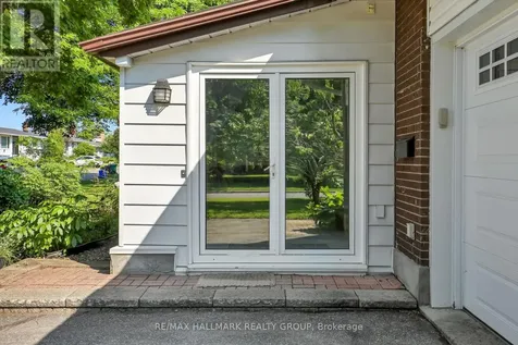 37 Lyall Street Ottawa ON K2E 5G7