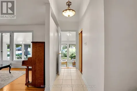 37 Lyall Street Ottawa ON K2E 5G7