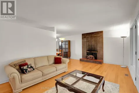 37 Lyall Street Ottawa ON K2E 5G7