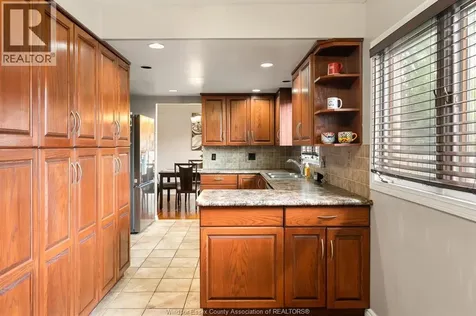 2870 Glenwood Avenue Windsor ON N9E 2X8