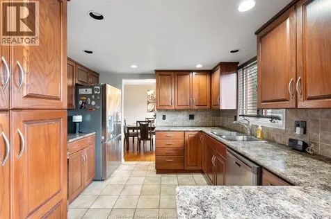 2870 Glenwood Avenue Windsor ON N9E 2X8