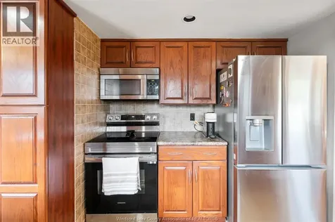 2870 Glenwood Avenue Windsor ON N9E 2X8