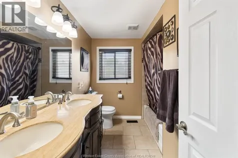 2870 Glenwood Avenue Windsor ON N9E 2X8