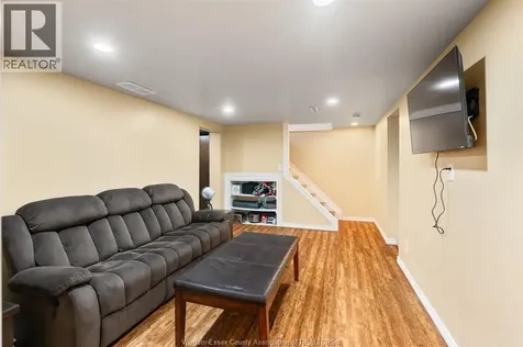 2870 Glenwood Avenue Windsor ON N9E 2X8