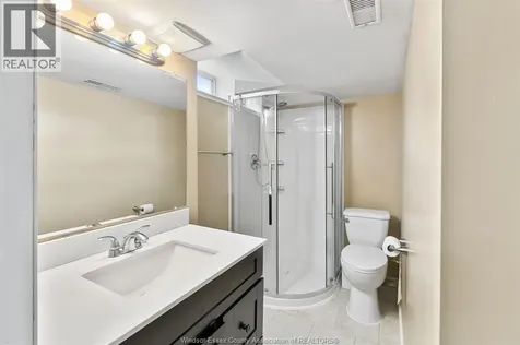 2870 Glenwood Avenue Windsor ON N9E 2X8