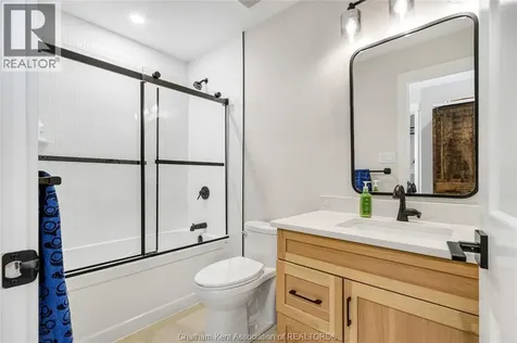 42 Rosewood Crescent Chatham ON N7M 0V4