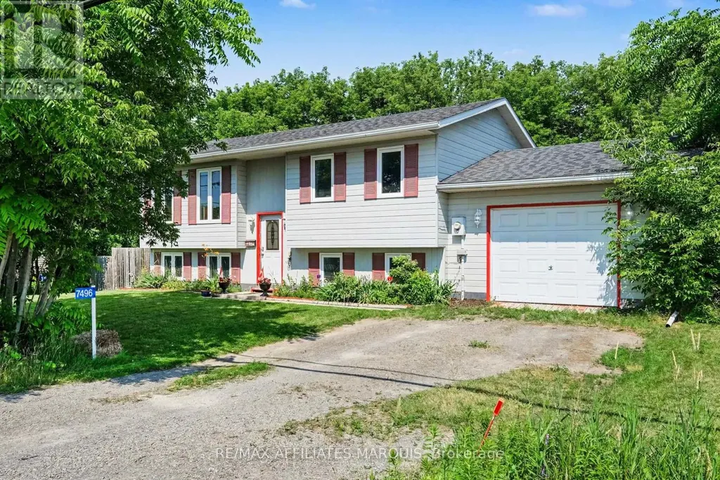 7496 Roger Stevens Drive Montague ON K7A 4X9