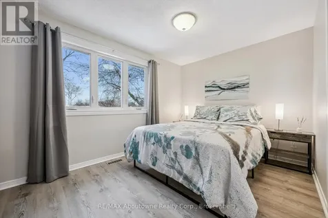 637 Lomond Crescent Burlington (shoreacres) ON L7L 2N8