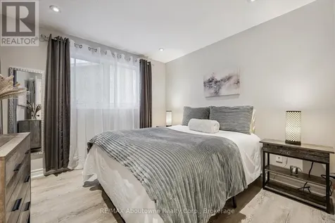 637 Lomond Crescent Burlington (shoreacres) ON L7L 2N8