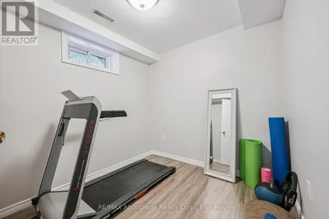 637 Lomond Crescent Burlington (shoreacres) ON L7L 2N8