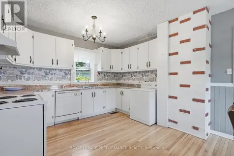 178 Nelson Street East Hawkesbury ON K6A 1L8