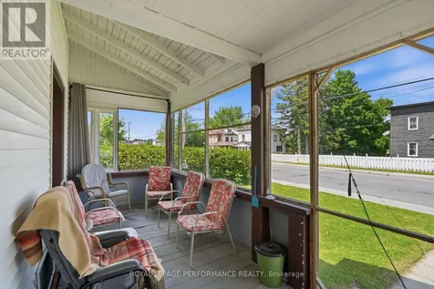 178 Nelson Street East Hawkesbury ON K6A 1L8
