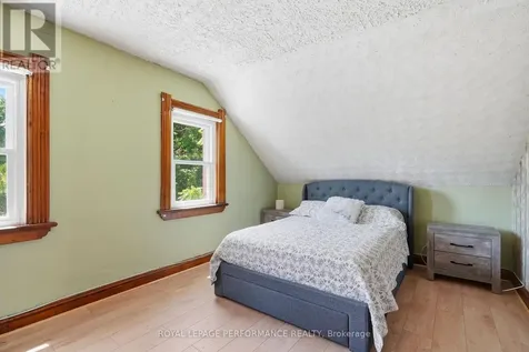 178 Nelson Street East Hawkesbury ON K6A 1L8