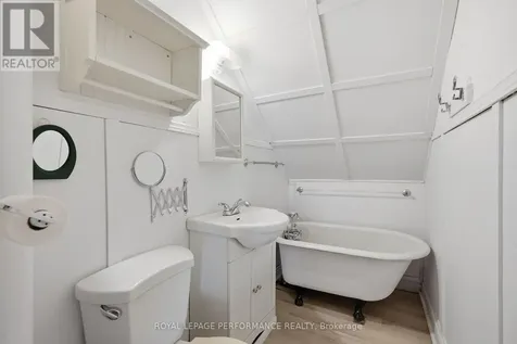 178 Nelson Street East Hawkesbury ON K6A 1L8