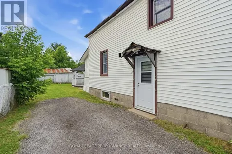 178 Nelson Street East Hawkesbury ON K6A 1L8