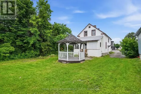 178 Nelson Street East Hawkesbury ON K6A 1L8