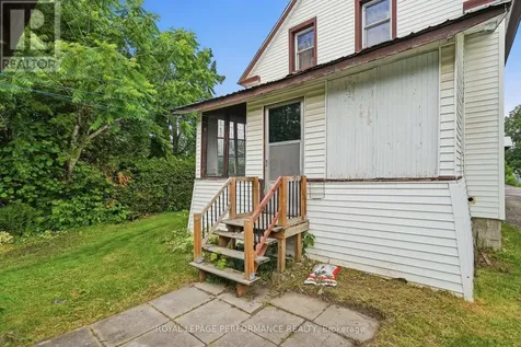 178 Nelson Street East Hawkesbury ON K6A 1L8