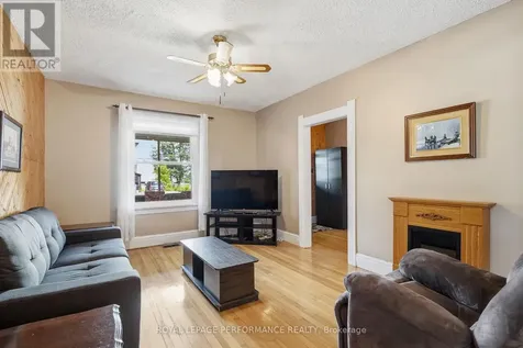 178 Nelson Street East Hawkesbury ON K6A 1L8