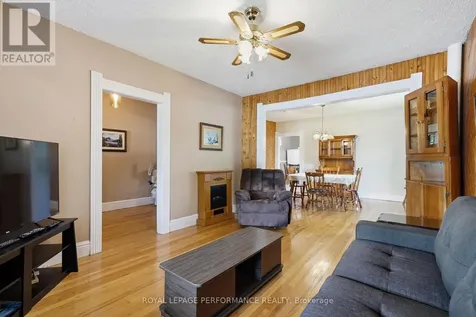 178 Nelson Street East Hawkesbury ON K6A 1L8
