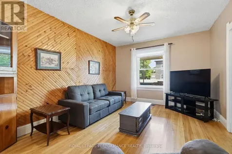 178 Nelson Street East Hawkesbury ON K6A 1L8