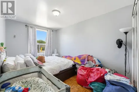 1479 Eglinton Avenue West Toronto (oakwood Village) ON M6E 2G6