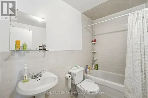 1479 Eglinton Avenue West Toronto (oakwood Village) ON M6E 2G6