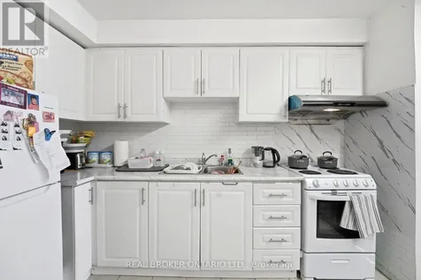 1479 Eglinton Avenue West Toronto (oakwood Village) ON M6E 2G6