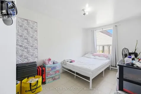 1479 Eglinton Avenue West Toronto (oakwood Village) ON M6E 2G6