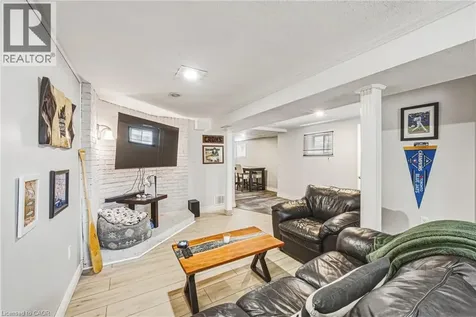 161 Ivon Avenue Hamilton ON L8H 5S7