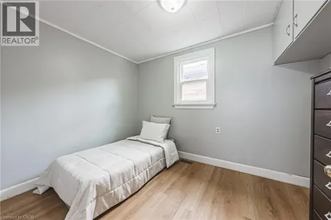 161 Ivon Avenue Hamilton ON L8H 5S7