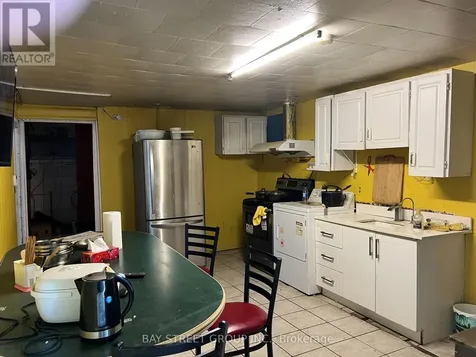 635 Strawberry Lane King ON L3Y 4V9