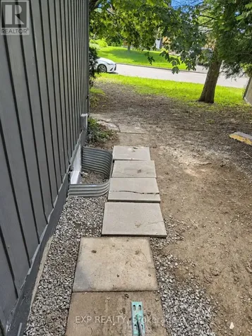 428 Hatfield Crescent Ottawa ON K1E 1M8
