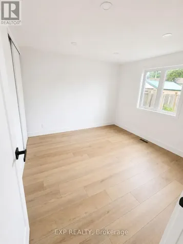 428 Hatfield Crescent Ottawa ON K1E 1M8