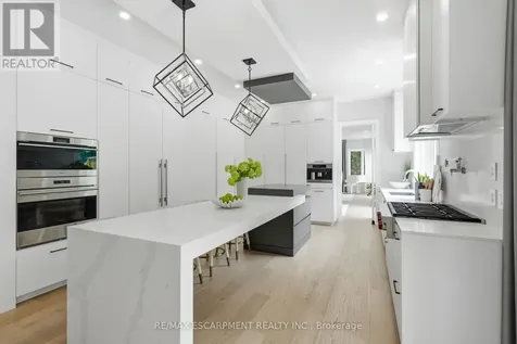 1544 Lochlin Trail Mississauga (mineola) ON L5G 3V7