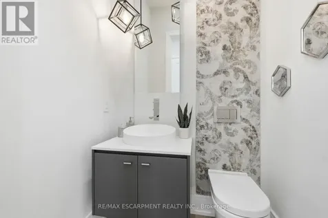1544 Lochlin Trail Mississauga (mineola) ON L5G 3V7