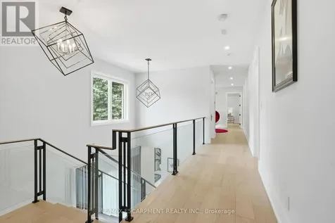 1544 Lochlin Trail Mississauga (mineola) ON L5G 3V7