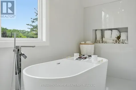 1544 Lochlin Trail Mississauga (mineola) ON L5G 3V7