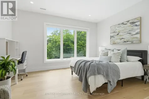 1544 Lochlin Trail Mississauga (mineola) ON L5G 3V7