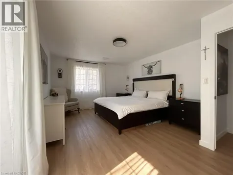 2737 King Street East Hamilton ON L8G 5H1