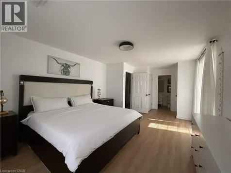 2737 King Street East Hamilton ON L8G 5H1