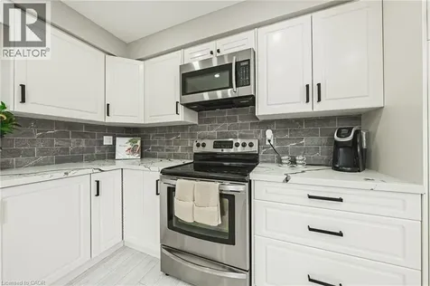 39 Parkwood Crescent Hamilton ON L8V 4Z9