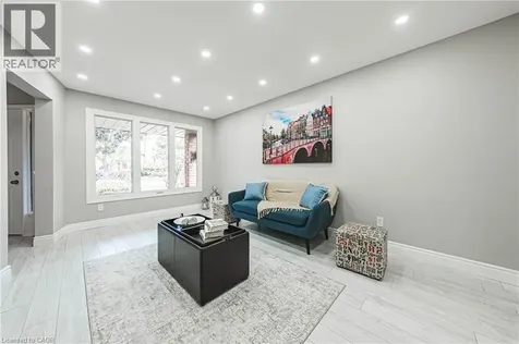 39 Parkwood Crescent Hamilton ON L8V 4Z9