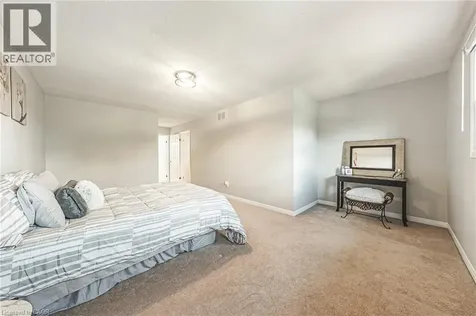 39 Parkwood Crescent Hamilton ON L8V 4Z9