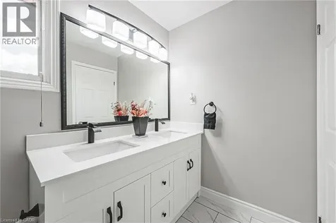 39 Parkwood Crescent Hamilton ON L8V 4Z9
