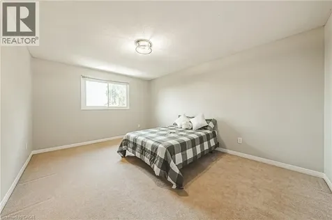 39 Parkwood Crescent Hamilton ON L8V 4Z9