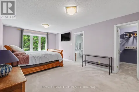 86 Winnegreen Court Ottawa ON K1G 5S4