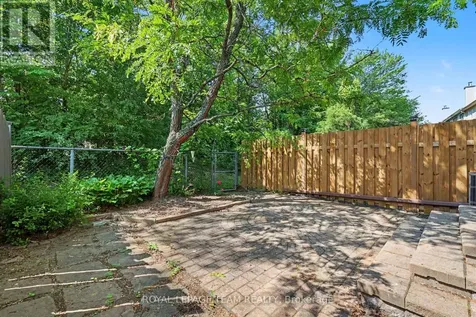 86 Winnegreen Court Ottawa ON K1G 5S4