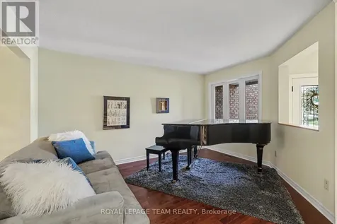 86 Winnegreen Court Ottawa ON K1G 5S4