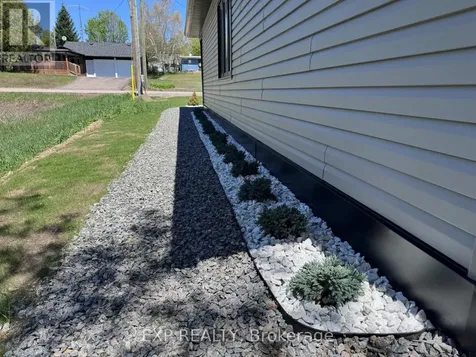 15 Zilney Street Madawaska Valley ON K0J 1B0