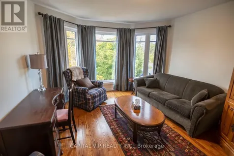 4 Wellsmere Court Ottawa ON K2E 8C2